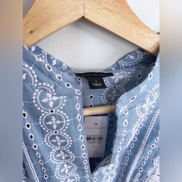 Ann Taylor Embroidered and Lace top, size small - Picture 6 of 8